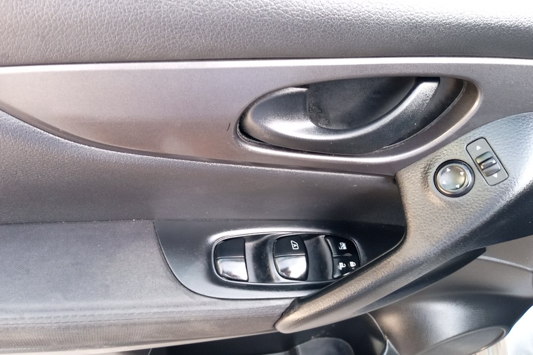 Nissan Qashqai  1.2 SUV Automatic 2016