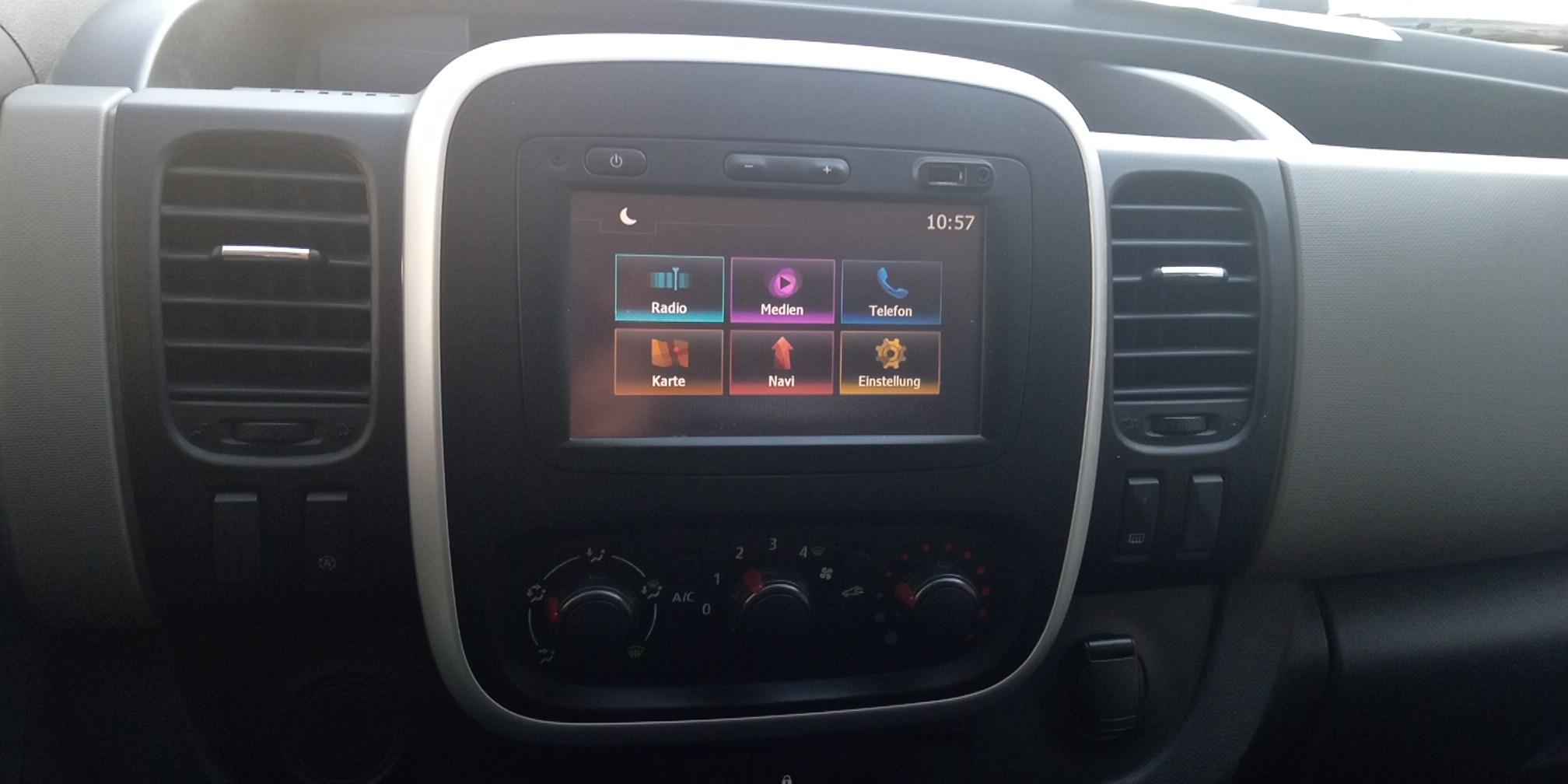 Renault Trafic Minivan 9 seater 1.6 Diesel 