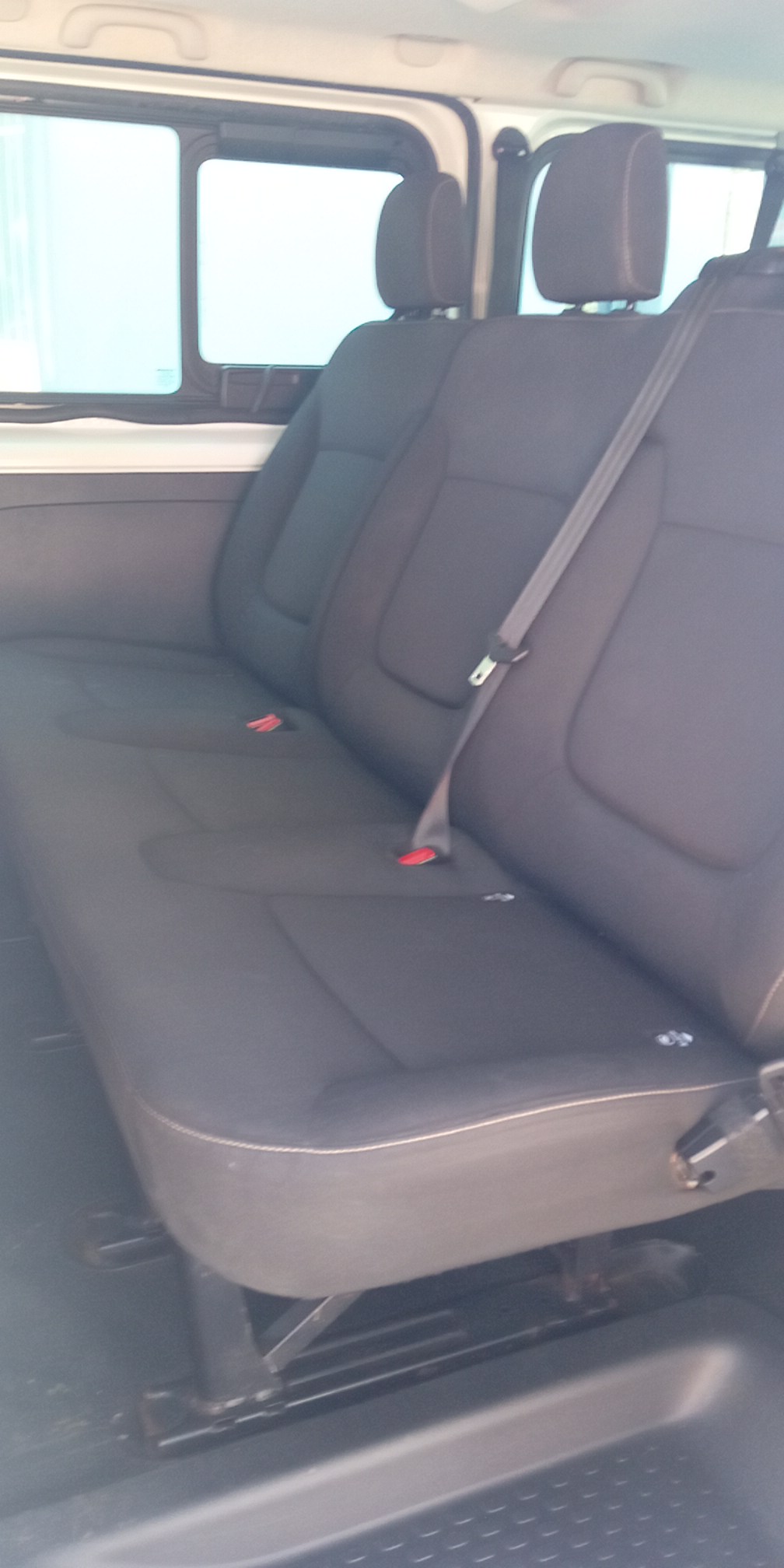 Renault Trafic Minivan 9 seater 1.6 Diesel 