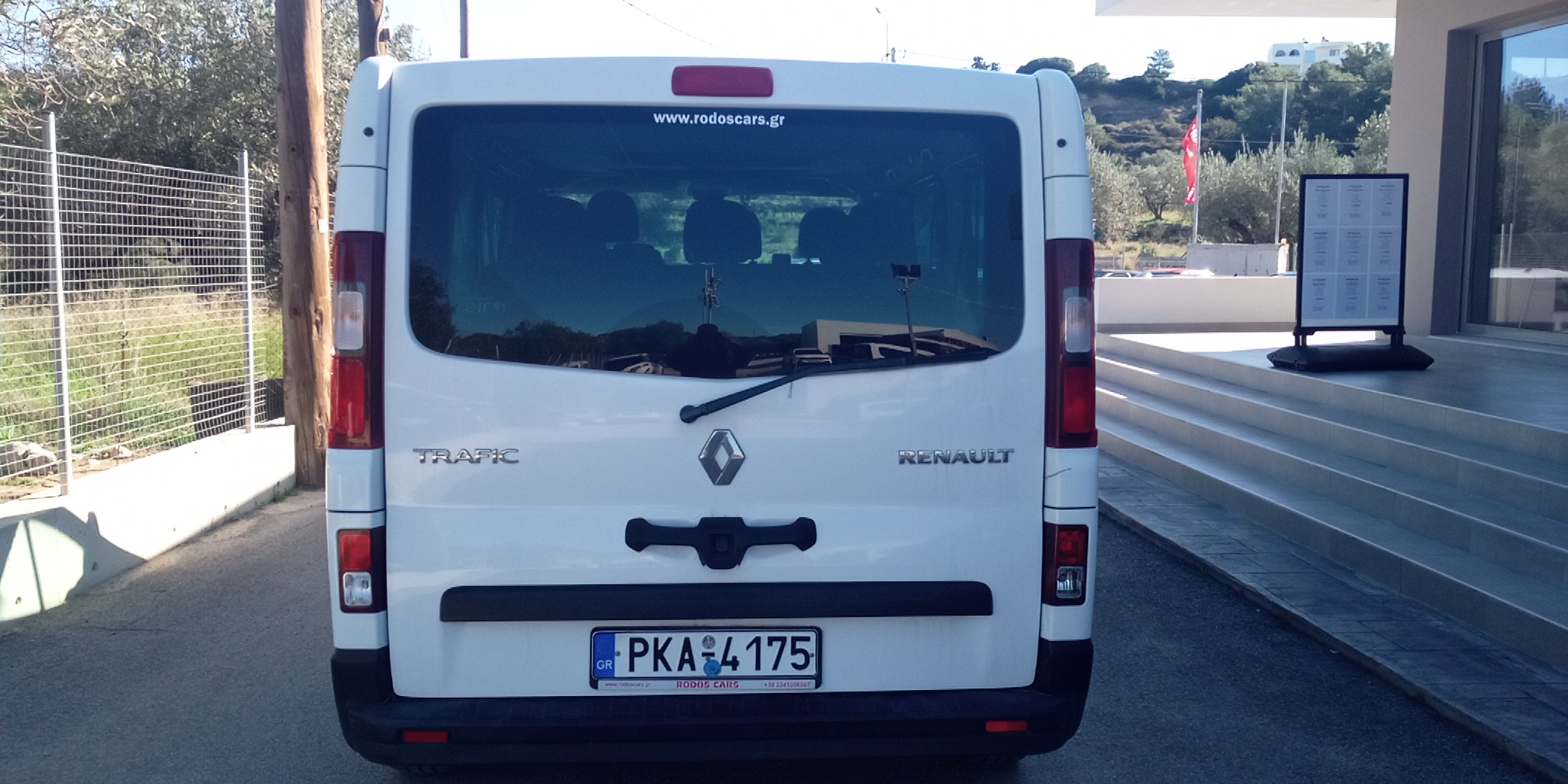 Renault Trafic Minivan 9 seater 1.6 Diesel 