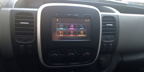 Renault Trafic Minivan 9 seater 1.6 Diesel 