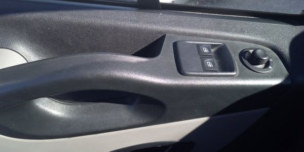 Renault Trafic Minivan 9 seater 1.6 Diesel 