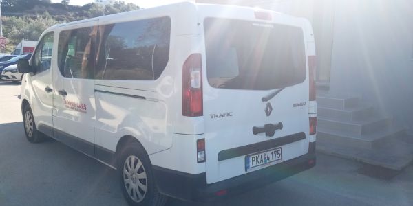 Renault Trafic Minivan 9 seater 1.6 Diesel 