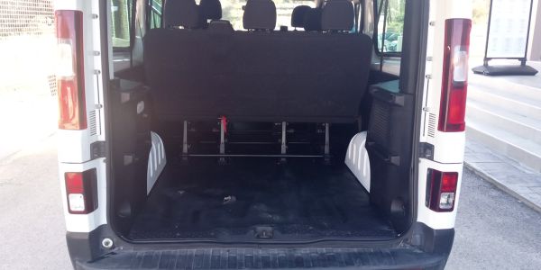 Renault Trafic Minivan 9 seater 1.6 Diesel 